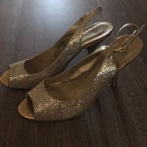 👛 bundle 3 for 15.00 Nine West dress heel